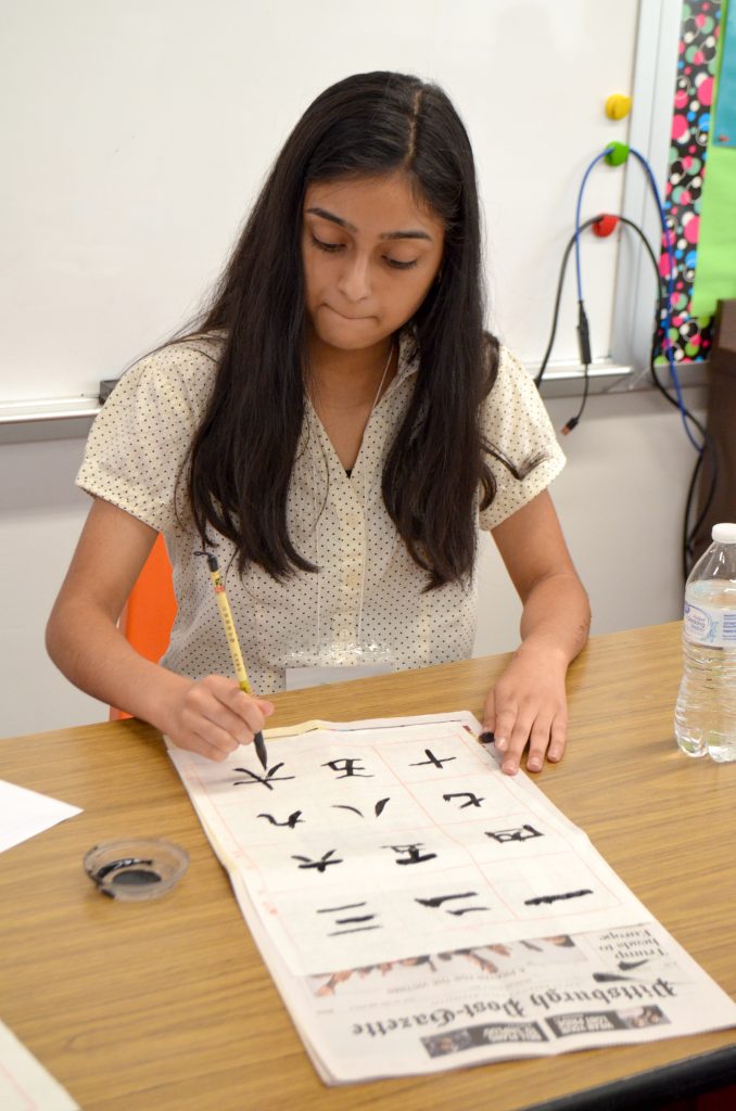 2019 Teen Ambassador Shivali writes in Chinese