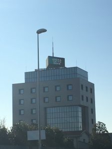 Building sign in Reggio Emilia that reads: Everything will be fine